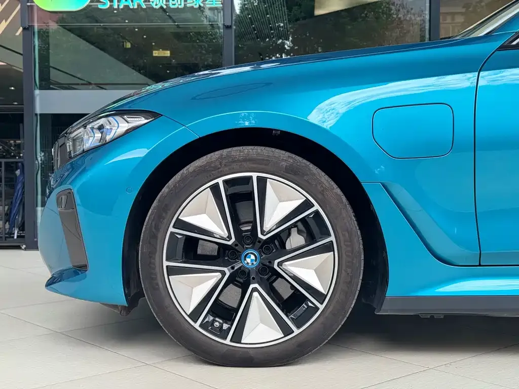 BMW i3 — фото 8