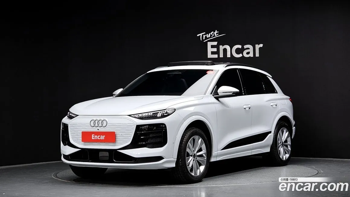 Audi Q6 e-tron — фото 1