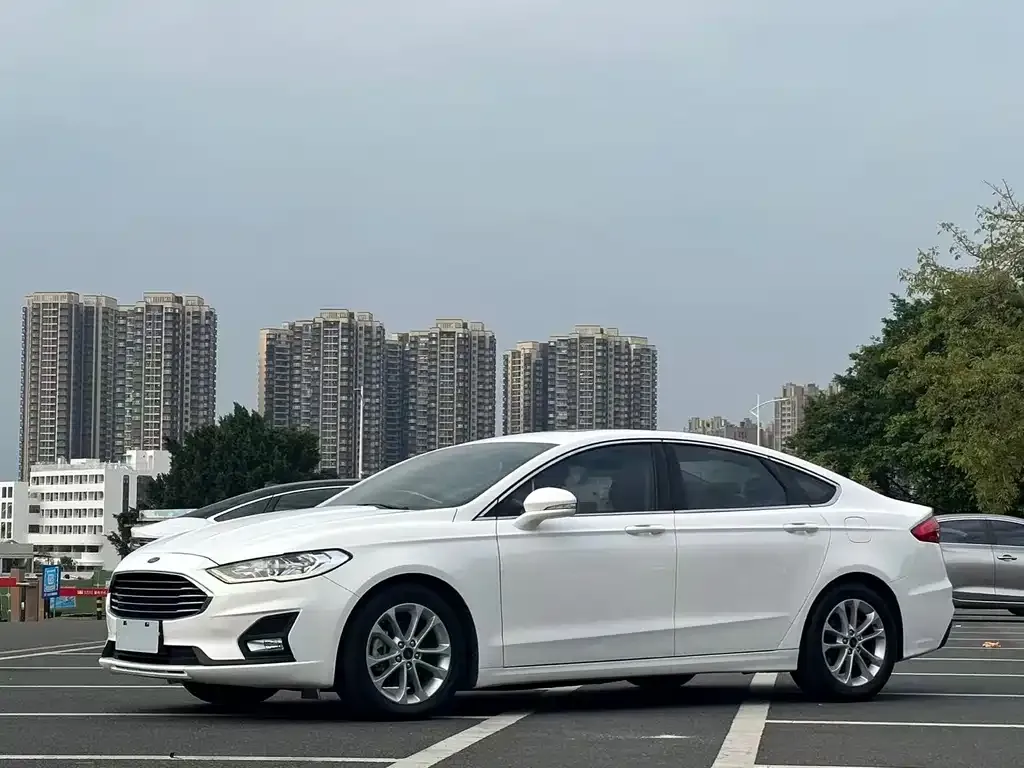 Ford Mondeo — фото 1