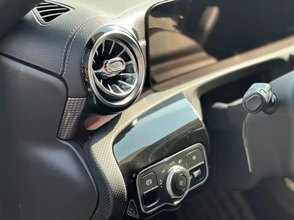 Mercedes-Benz A-Class — фото 10
