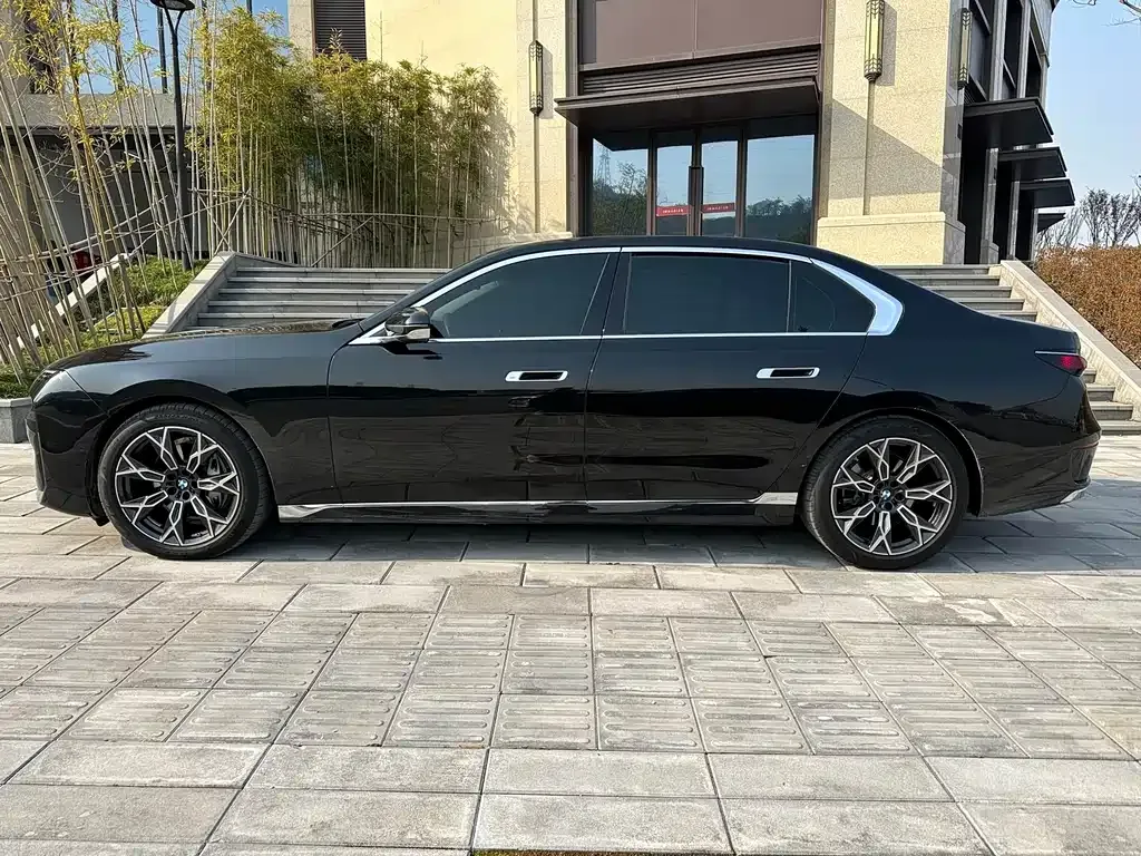 BMW 7 Series — фото 4
