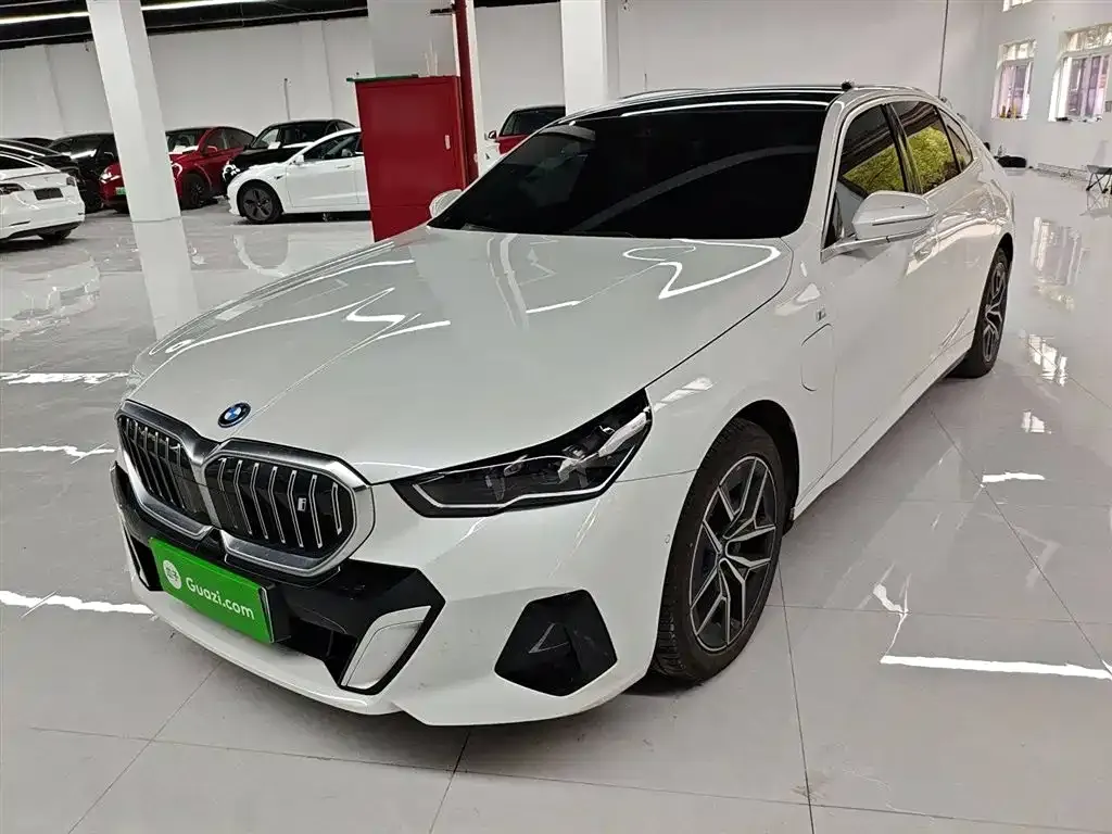 BMW i5 — фото 1