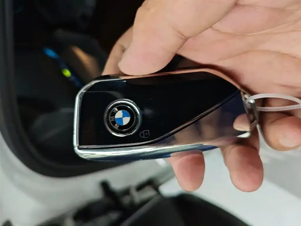 BMW i5 — фото 9