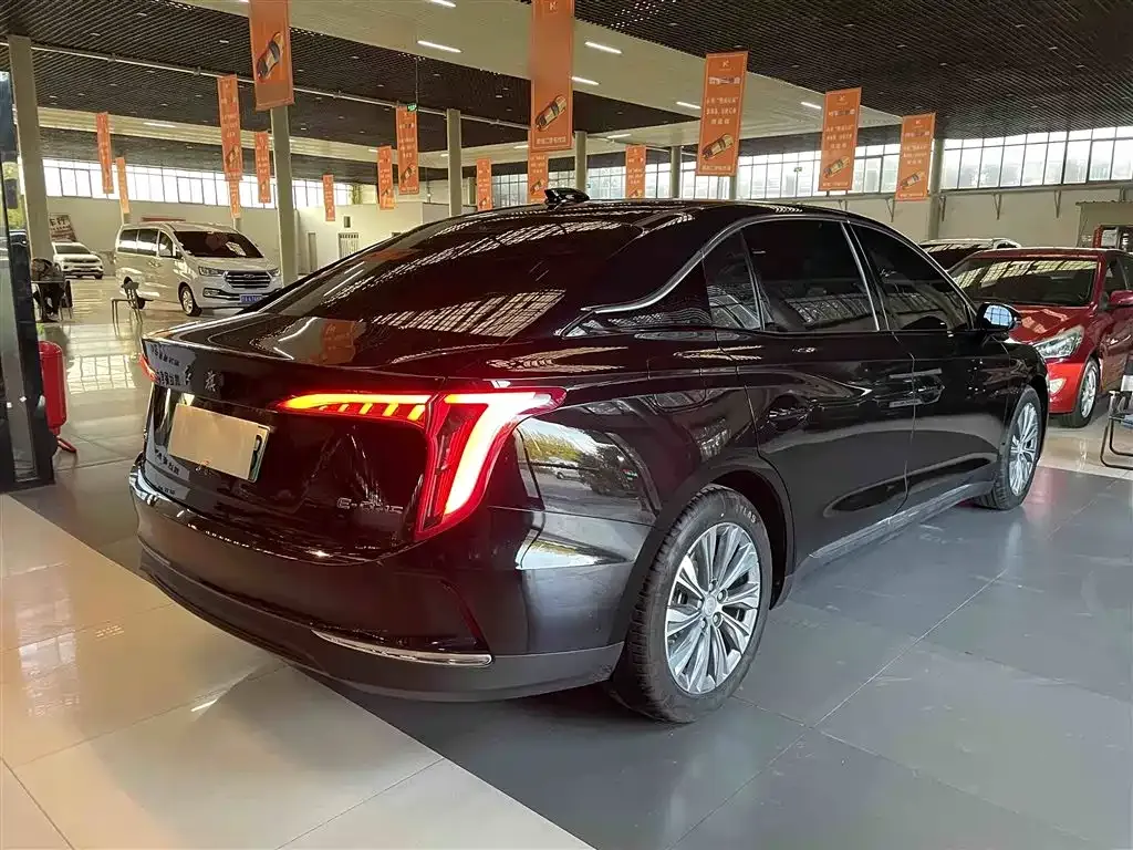 Hongqi E-QM5 — фото 7