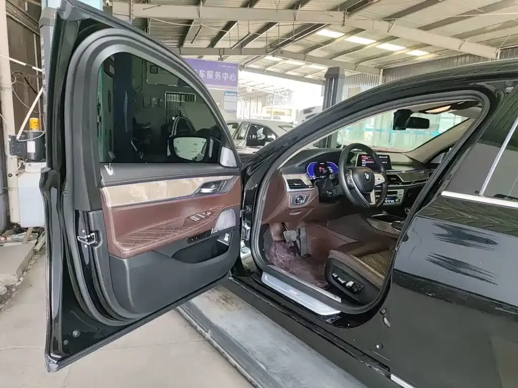BMW 7 Series — фото 4