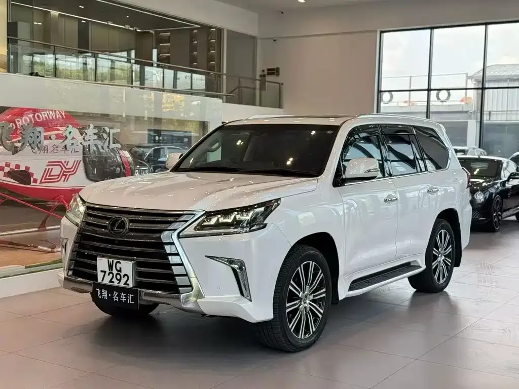 Lexus LX — фото 1