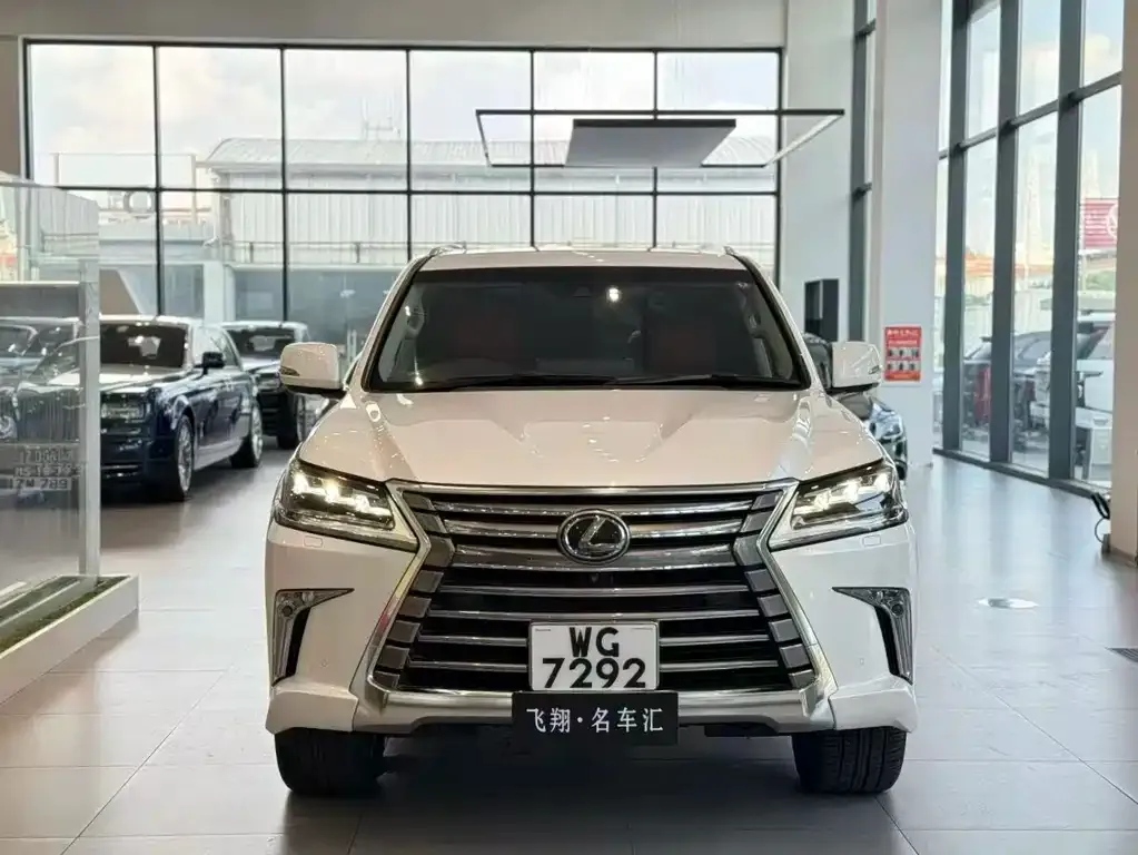 Lexus LX — фото 2