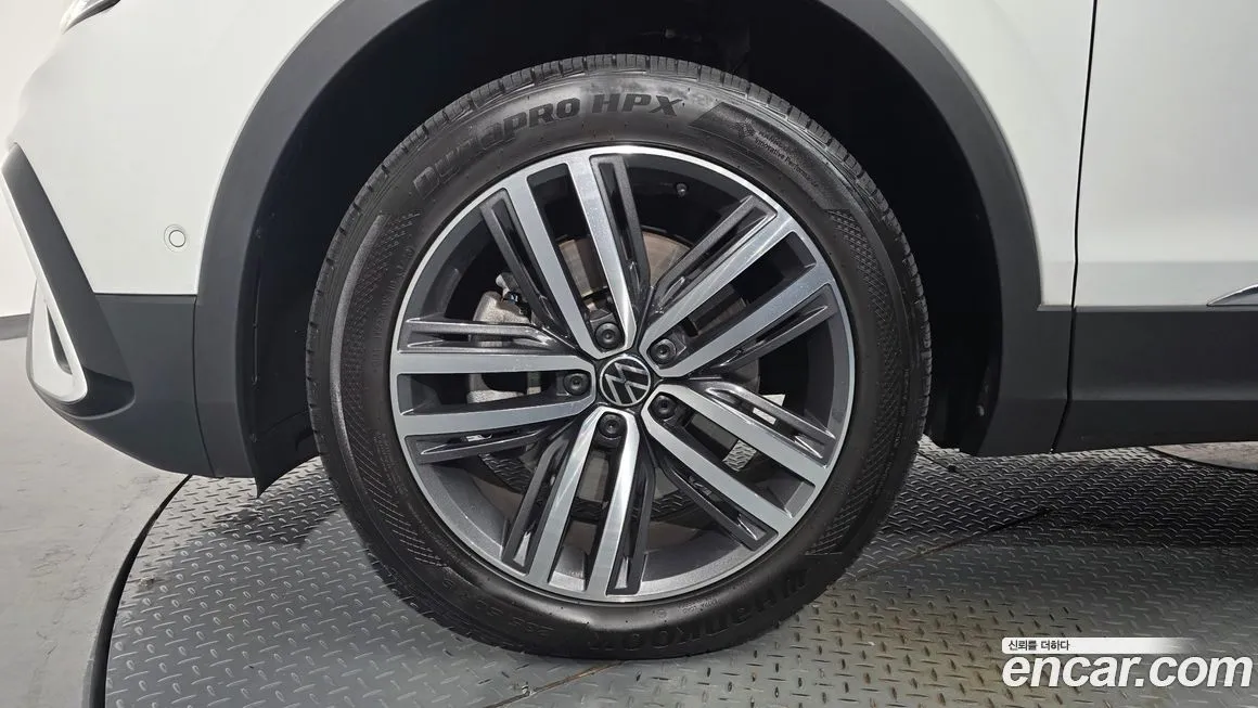 Volkswagen Tiguan — фото 5