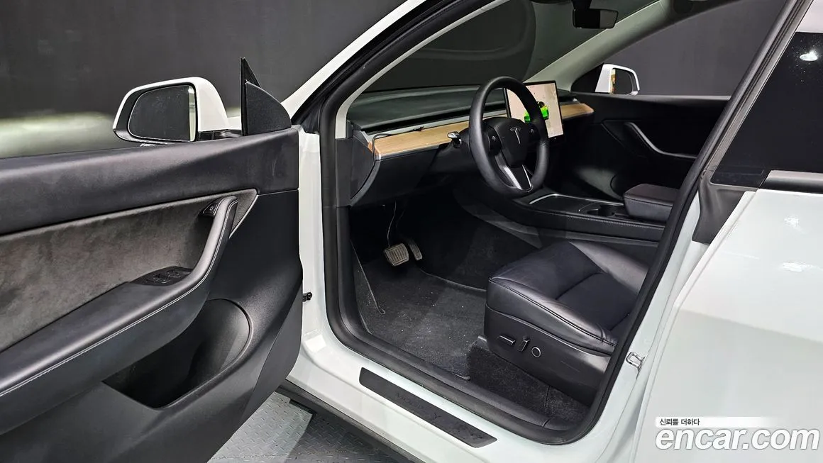 Tesla Model Y — фото 10