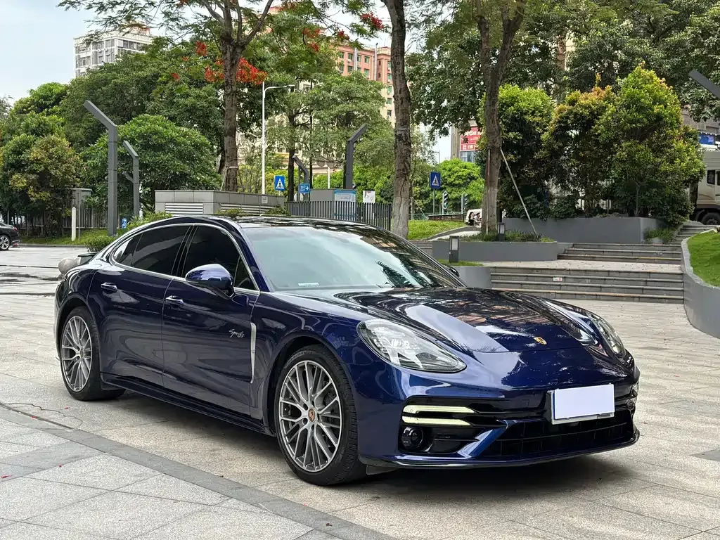 Porsche Panamera — фото 1