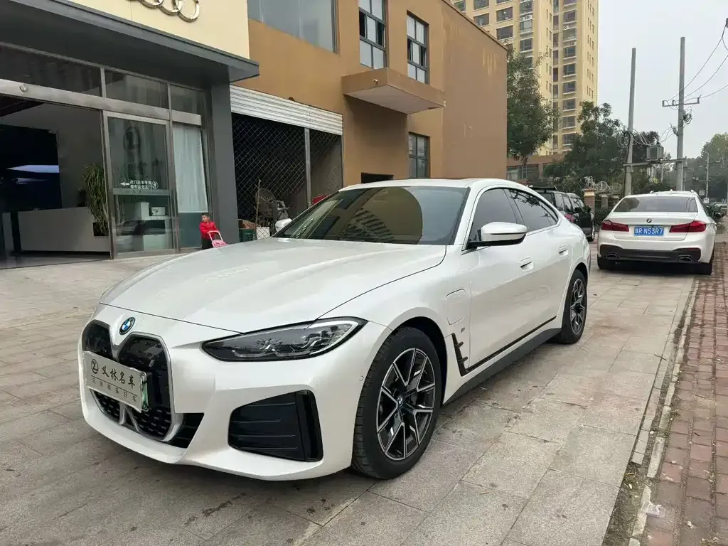 BMW i4 — фото 1