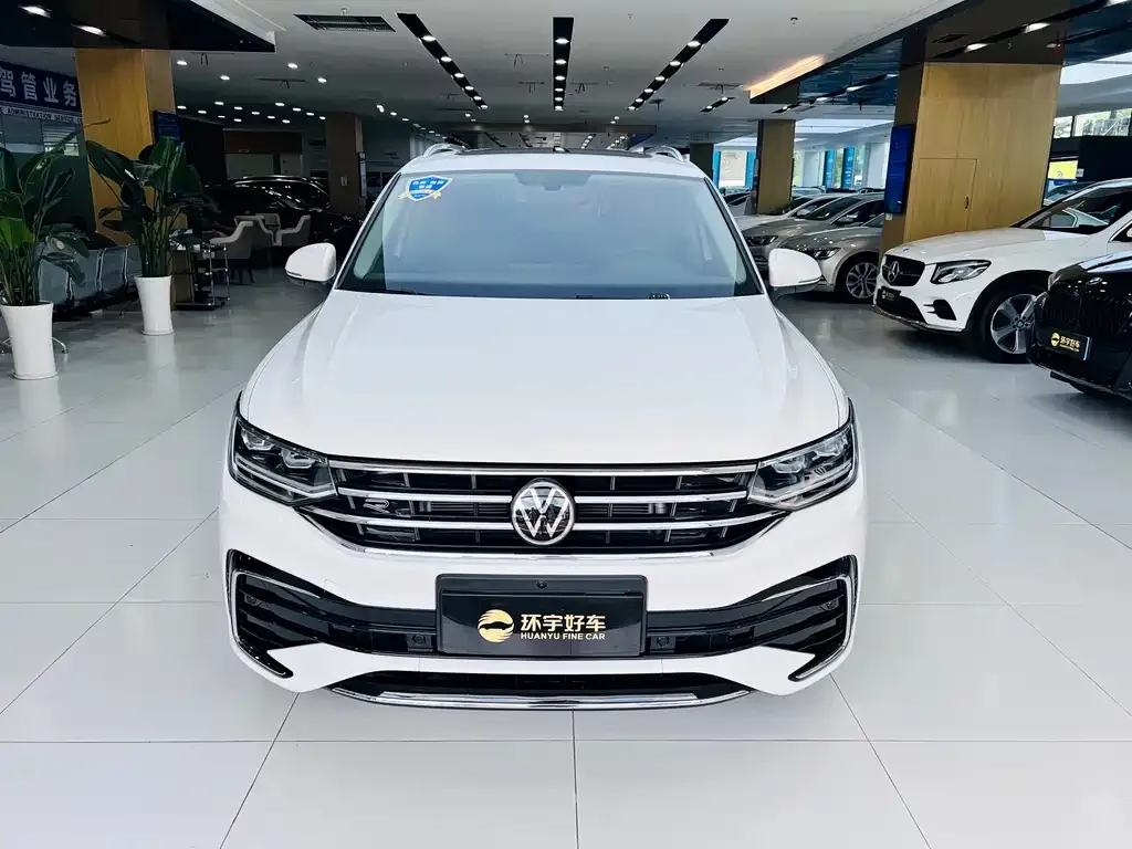 Volkswagen Tiguan L — фото 2