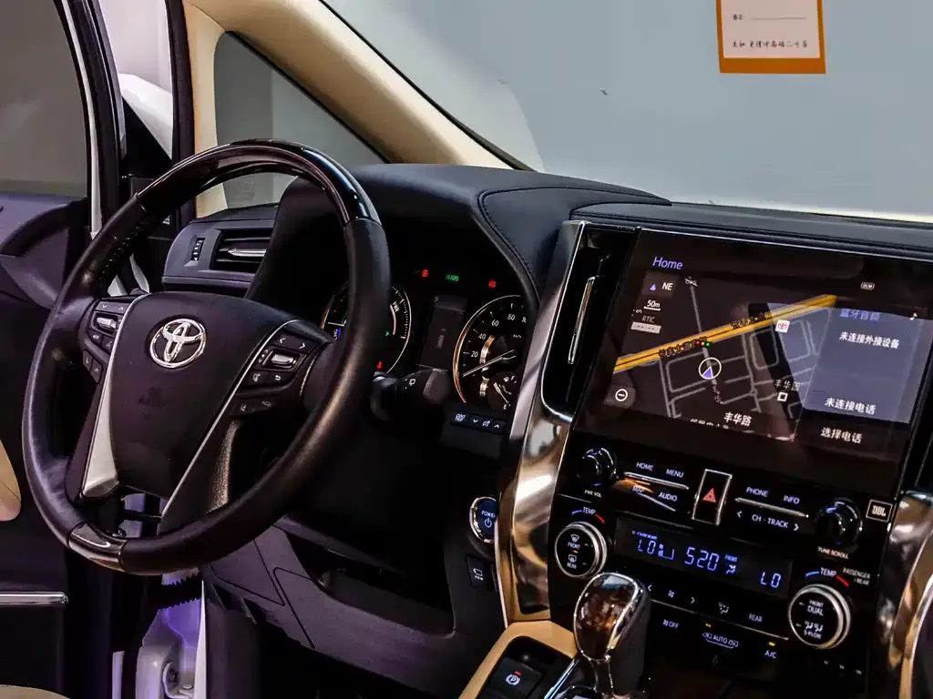 Toyota Vellfire — фото 9