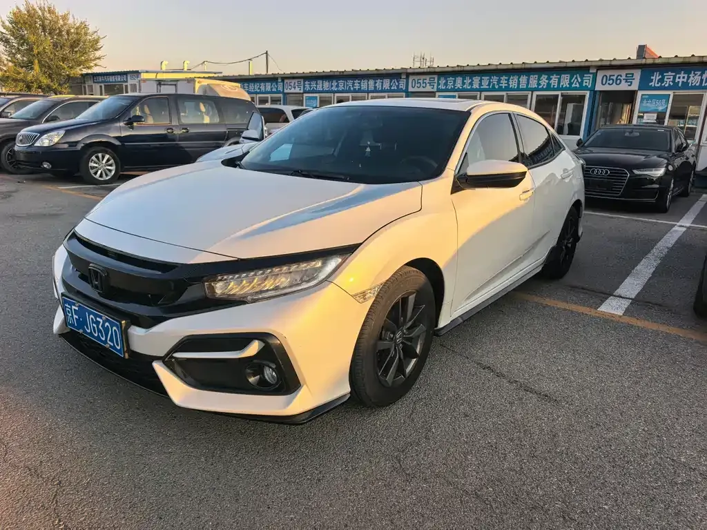 Honda Civic — фото 1