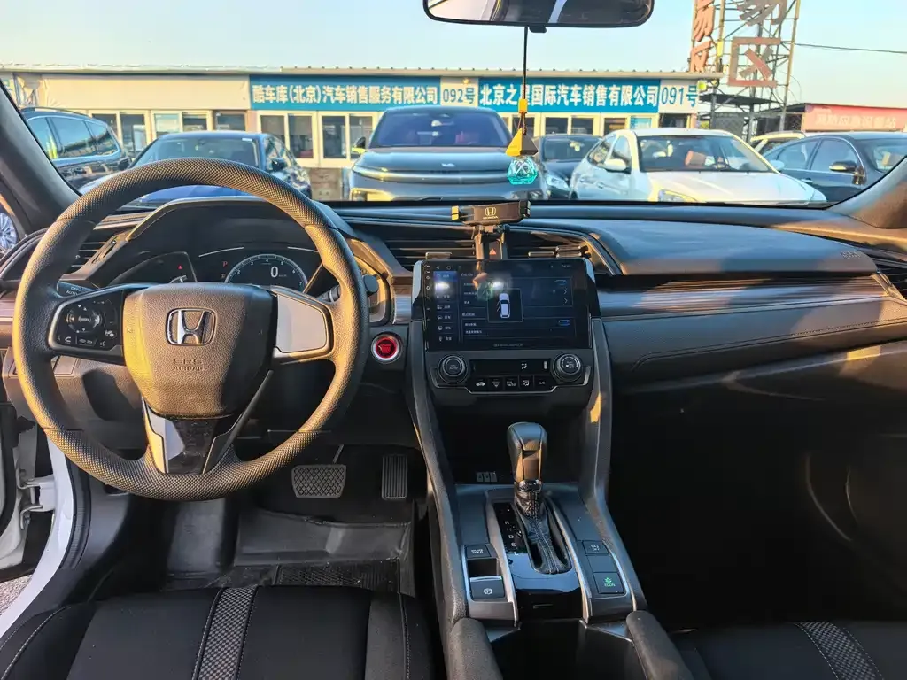 Honda Civic — фото 10