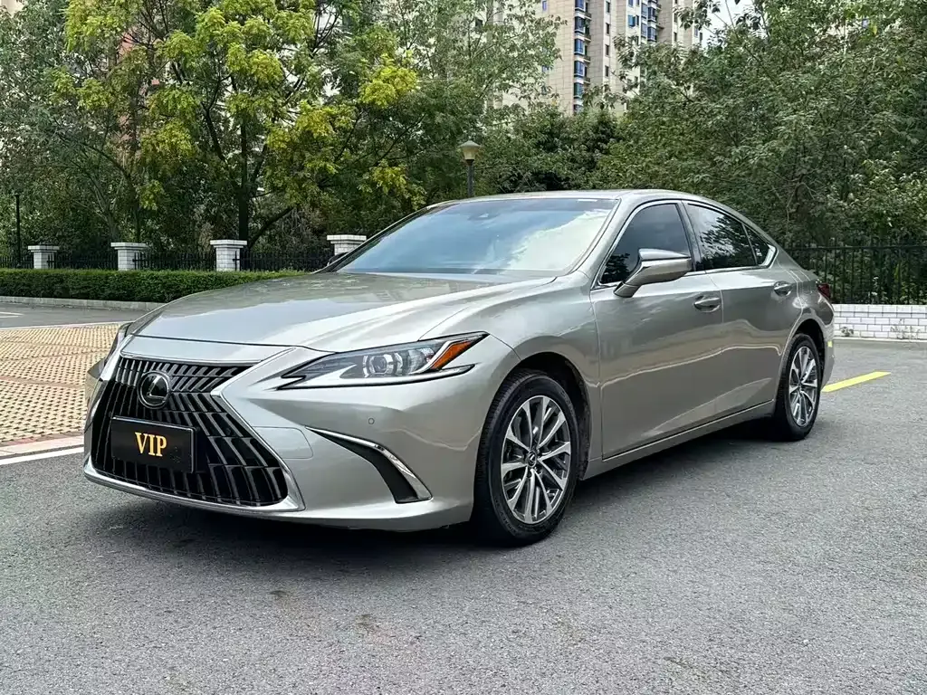 Lexus ES — фото 1