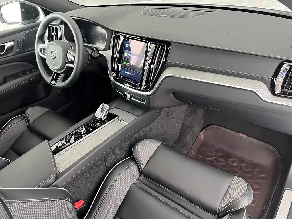 Volvo S60 — фото 10