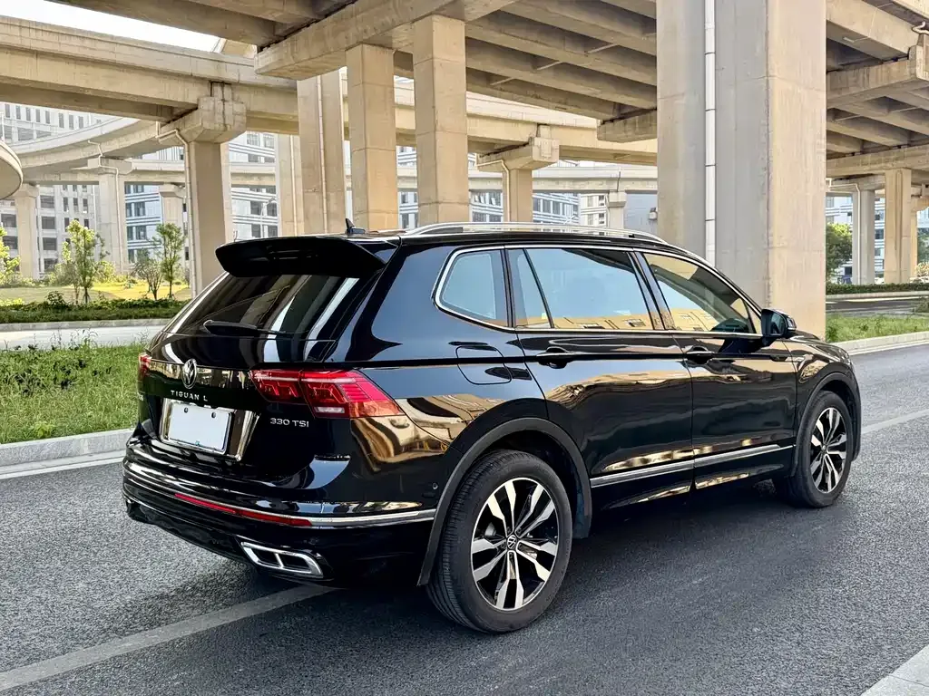Volkswagen Tiguan L — фото 10