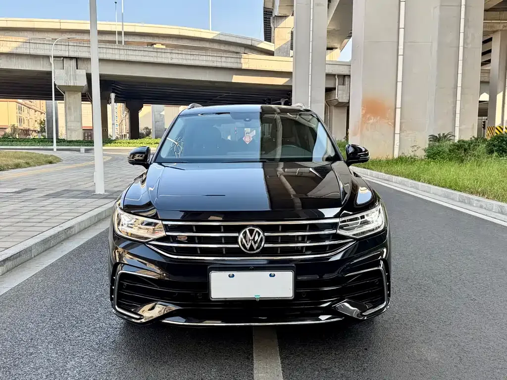 Volkswagen Tiguan L — фото 2