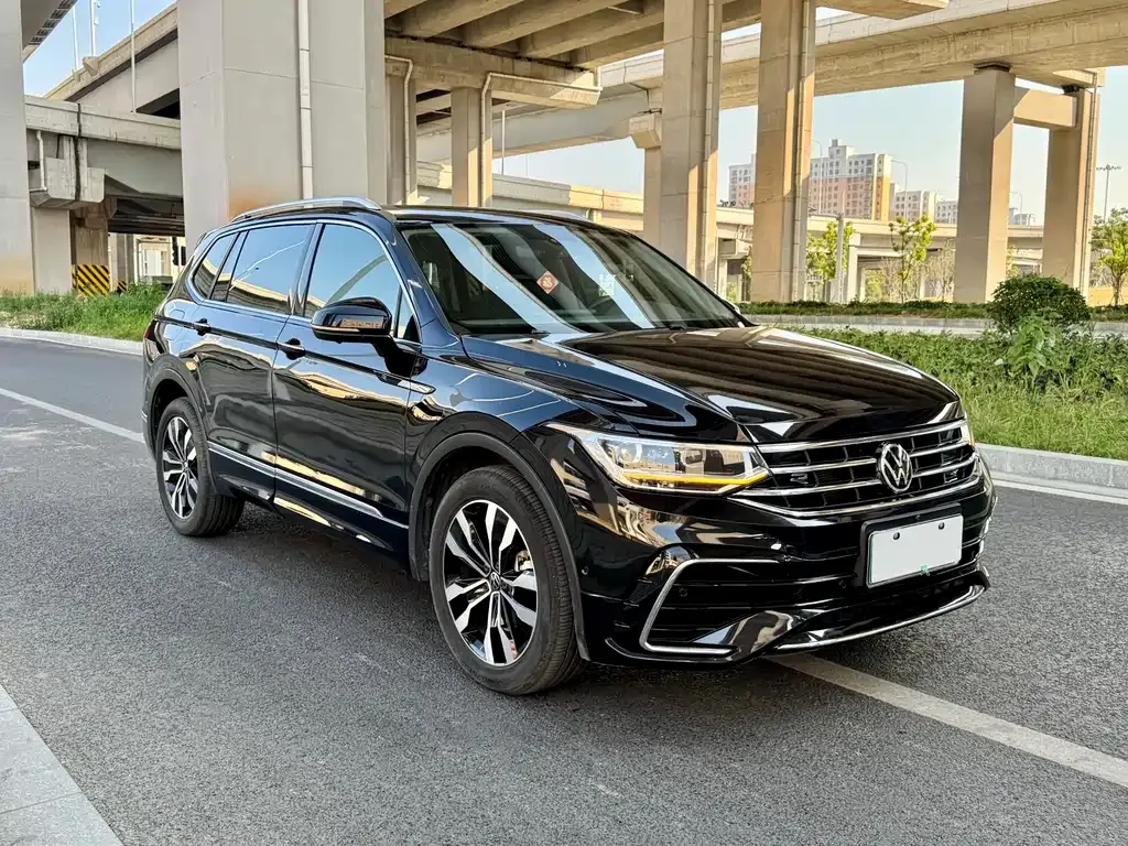 Volkswagen Tiguan L — фото 3