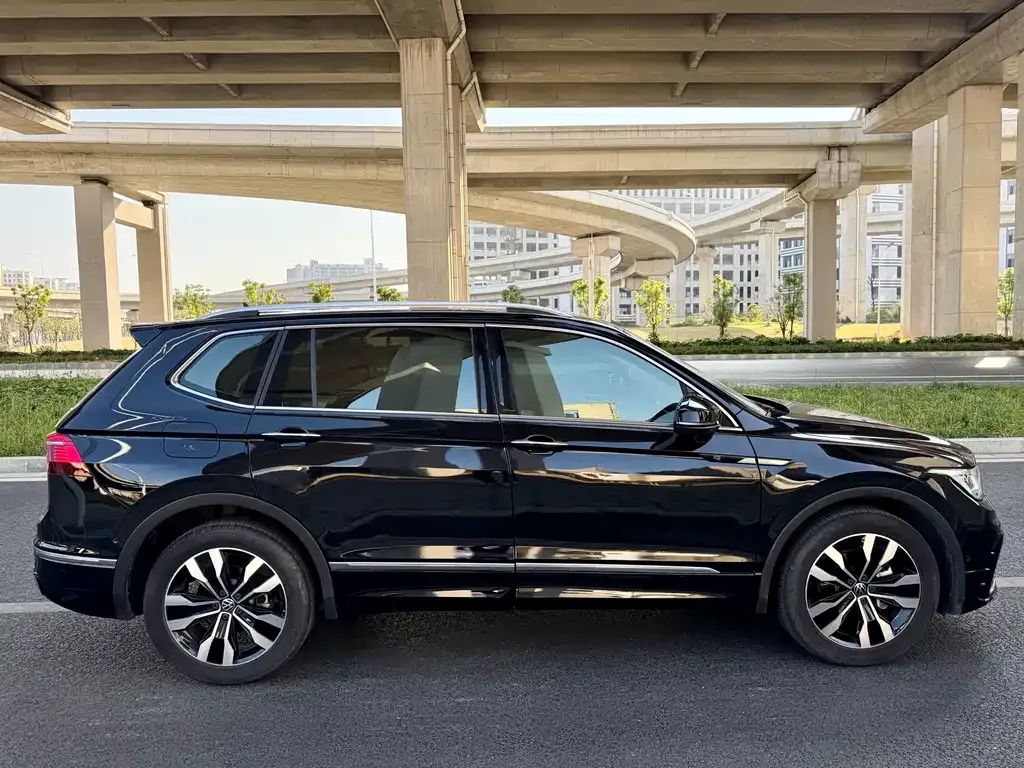 Volkswagen Tiguan L — фото 5