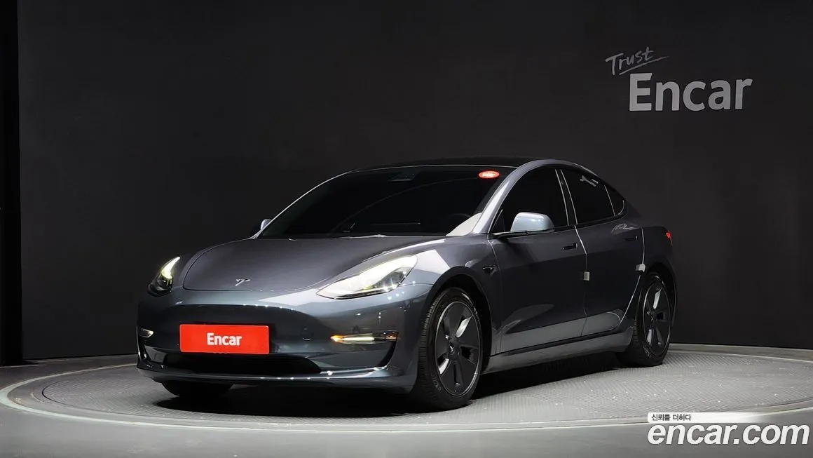 Tesla Model 3 — фото 1
