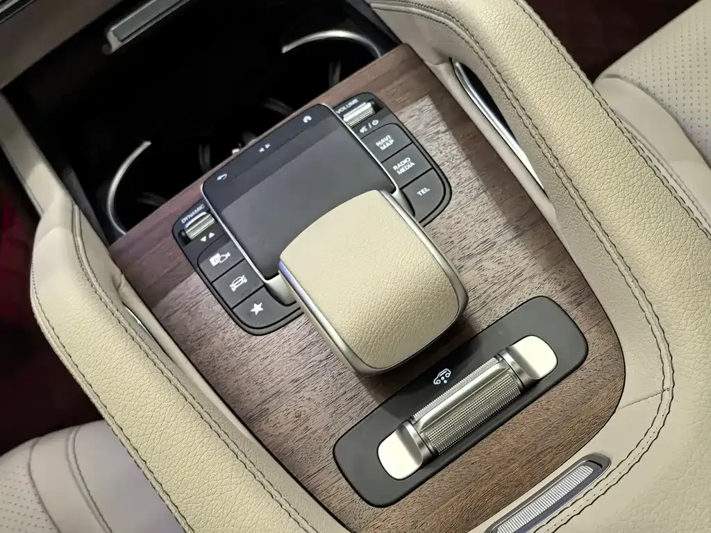 Mercedes-Benz GLS — фото 7
