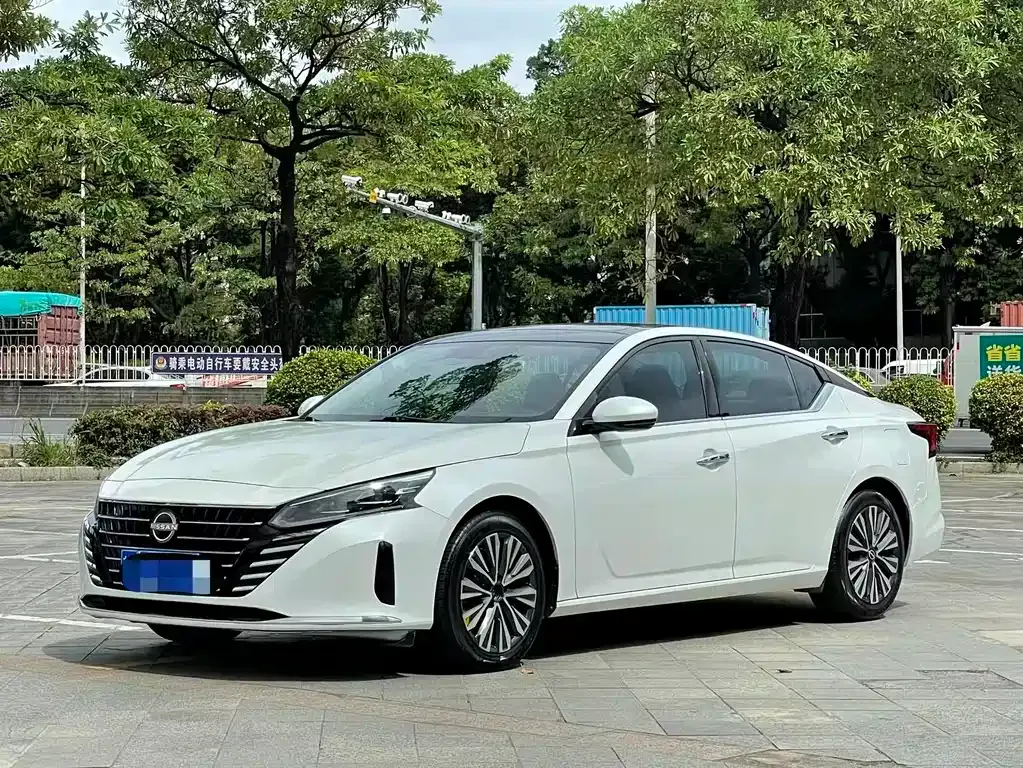 Nissan Teana — фото 1
