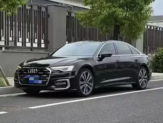 Audi A6L — фото 1