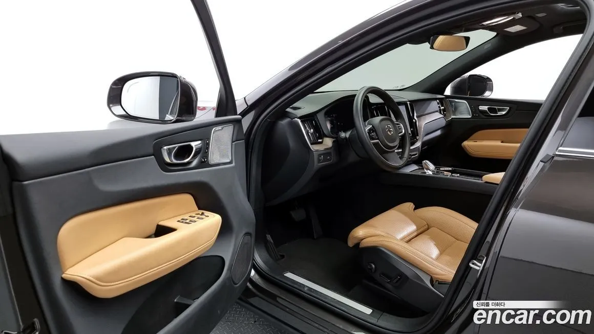 Volvo XC60 — фото 10