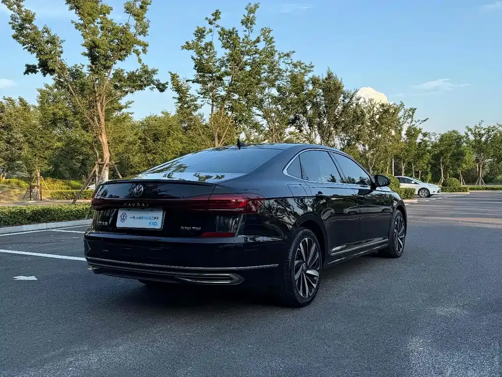 Volkswagen Passat — фото 10