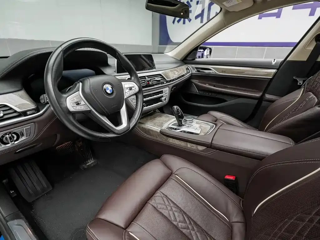 BMW 7 Series — фото 10