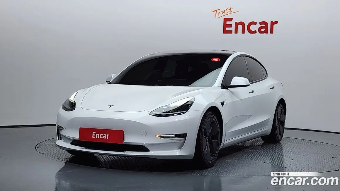 Tesla Model 3 — фото 1
