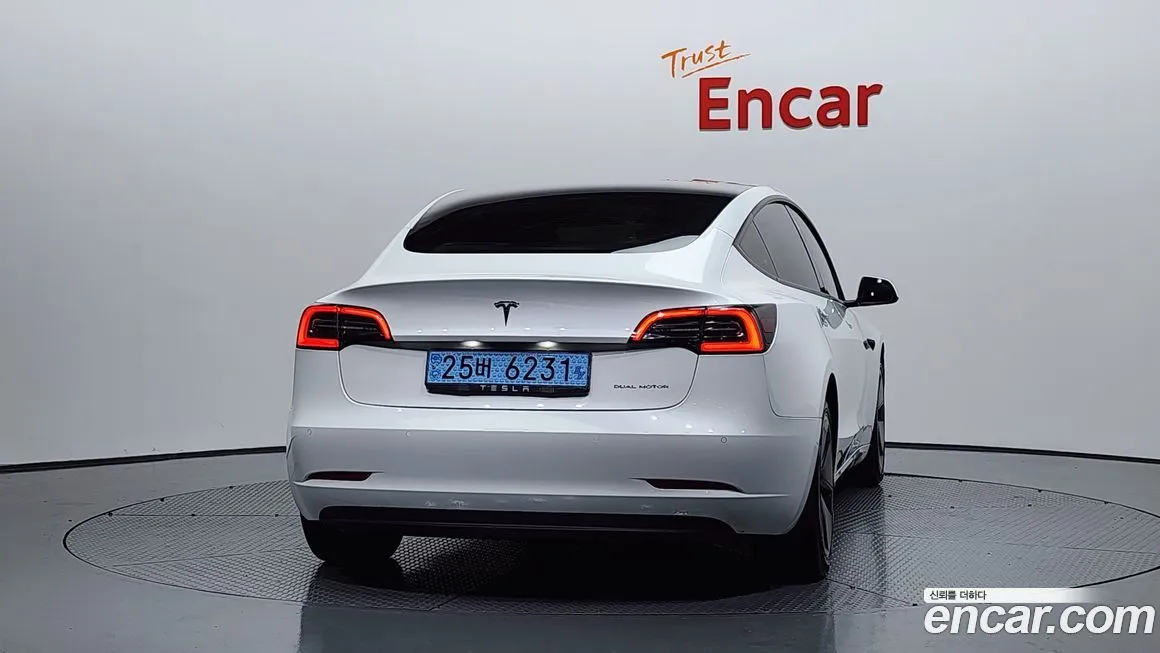 Tesla Model 3 — фото 4