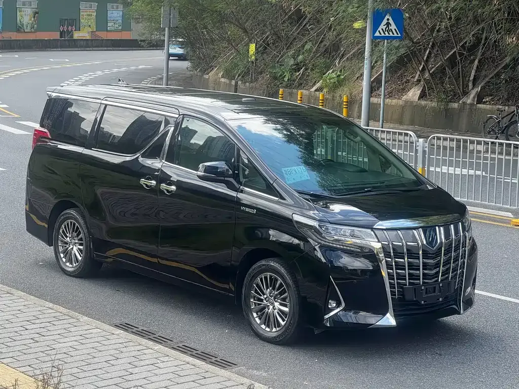 Toyota Alphard — фото 3