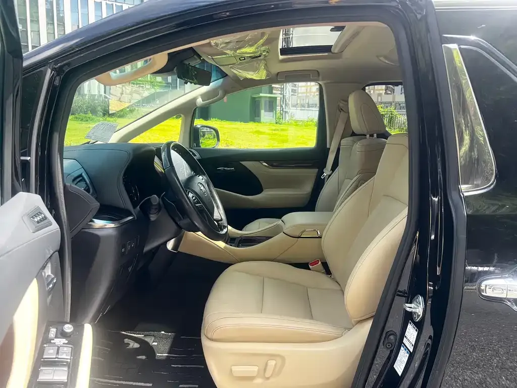 Toyota Alphard — фото 4