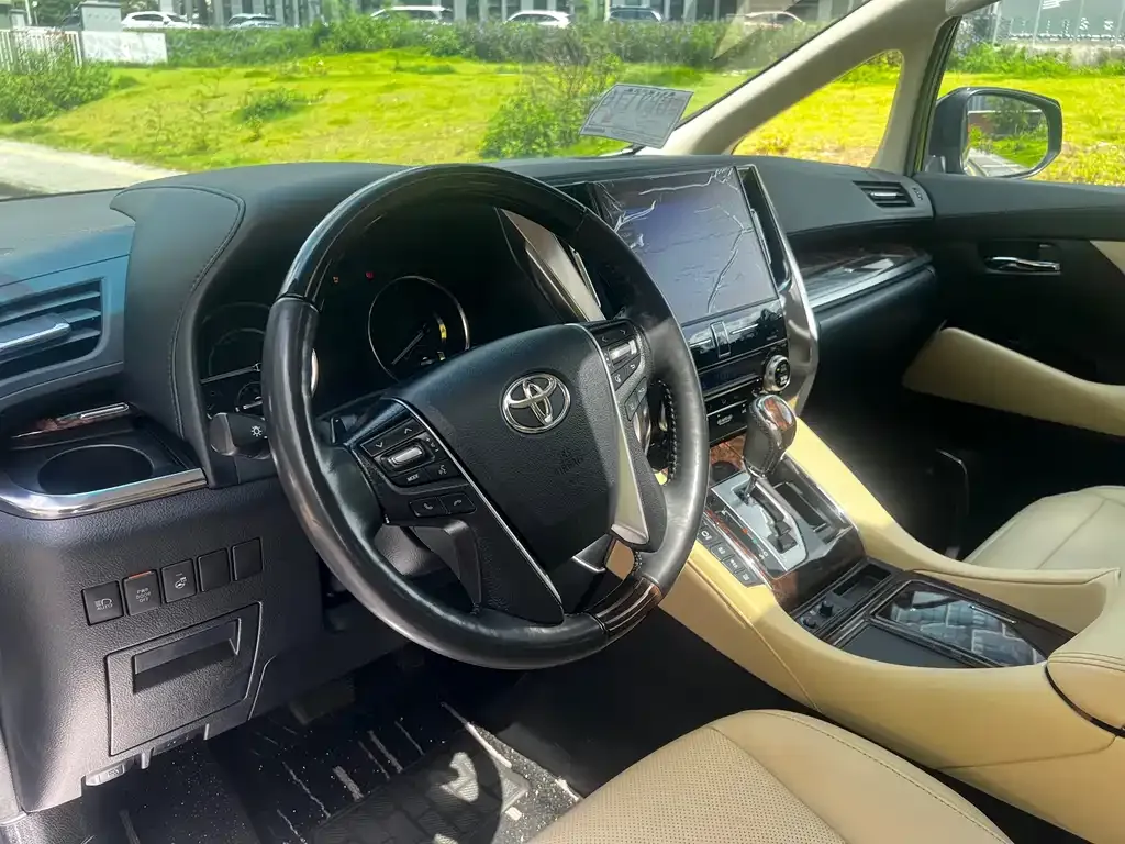 Toyota Alphard — фото 6
