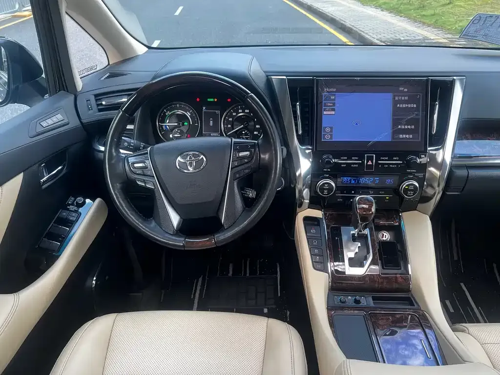 Toyota Alphard — фото 8
