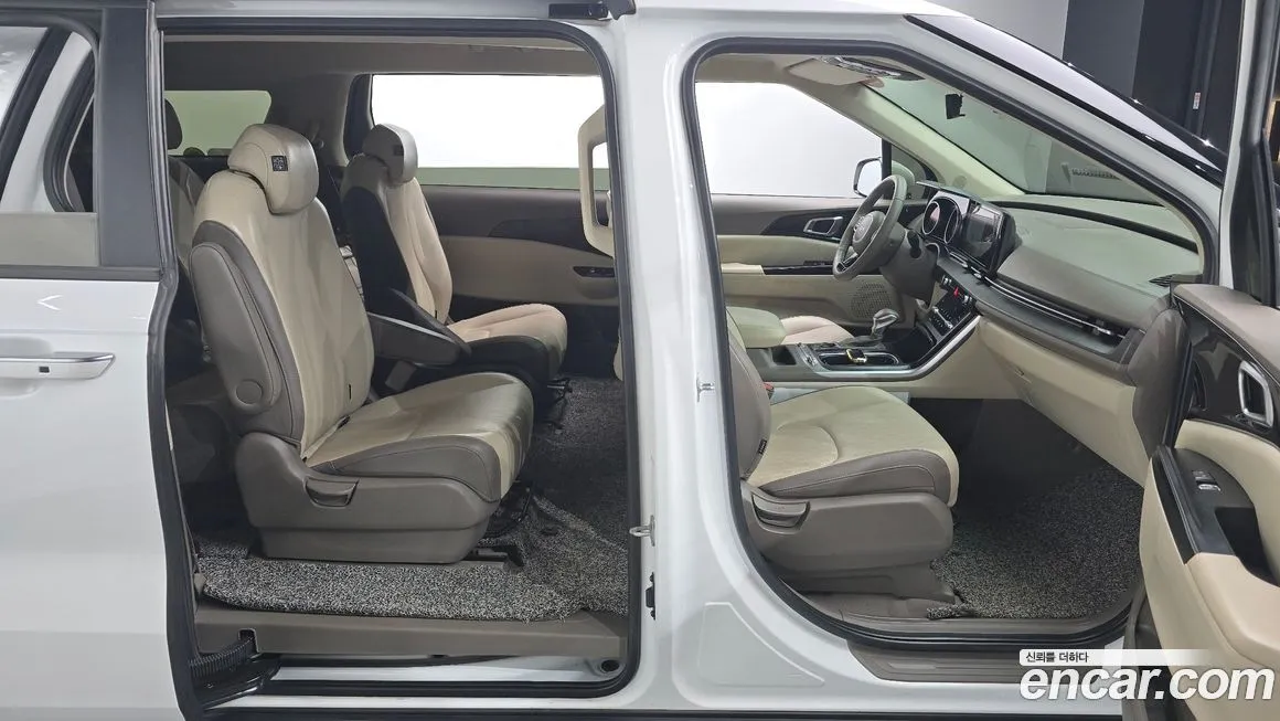 Kia Carnival — фото 10