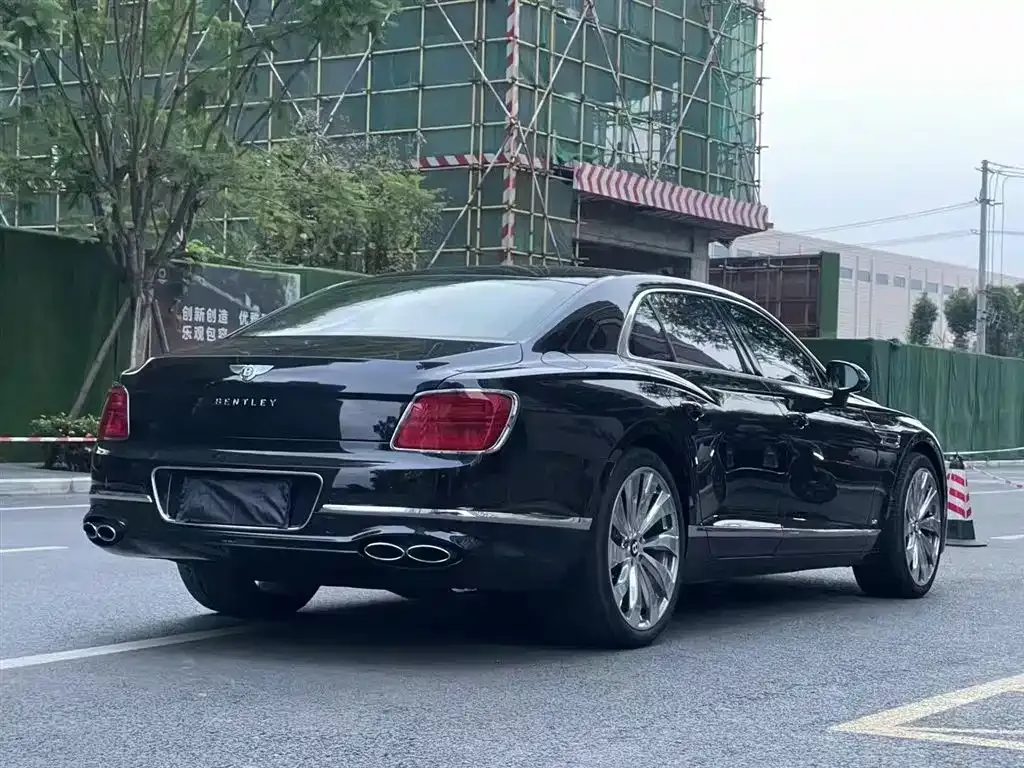 Bentley Flying Spur — фото 4