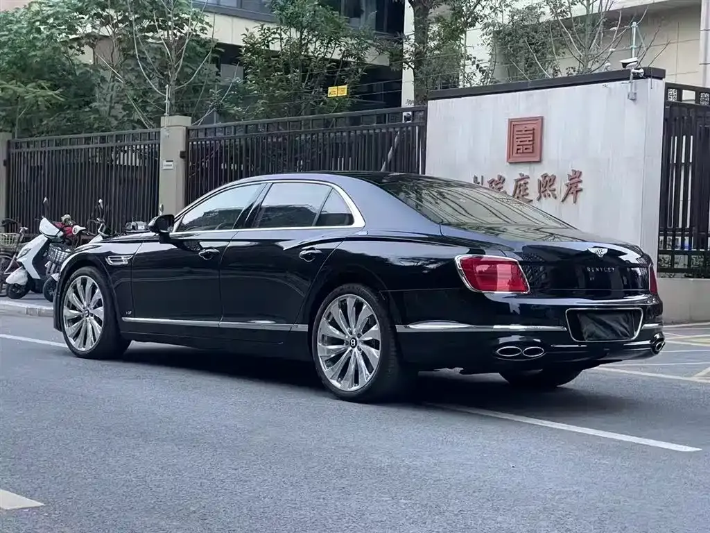Bentley Flying Spur — фото 5
