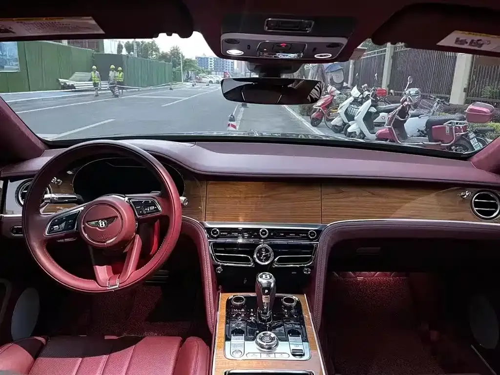 Bentley Flying Spur — фото 6