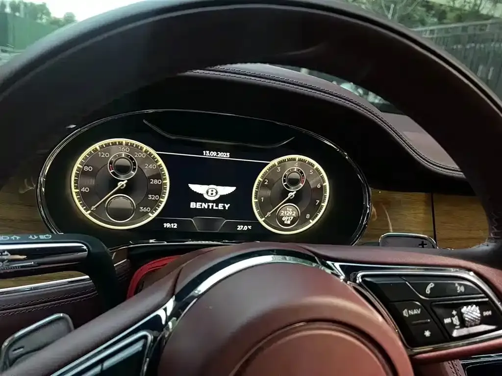 Bentley Flying Spur — фото 7