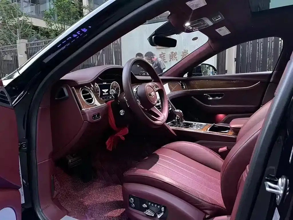 Bentley Flying Spur — фото 8