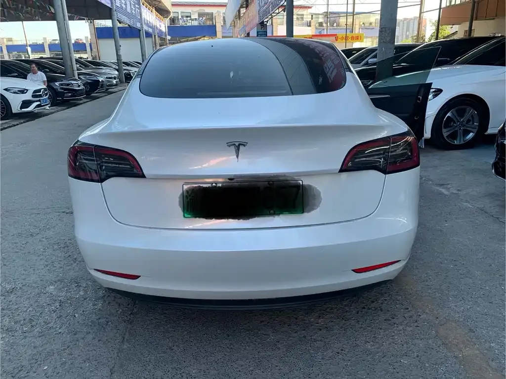 Tesla Model 3 — фото 7