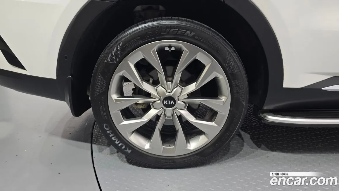 Kia Sorento — фото 5