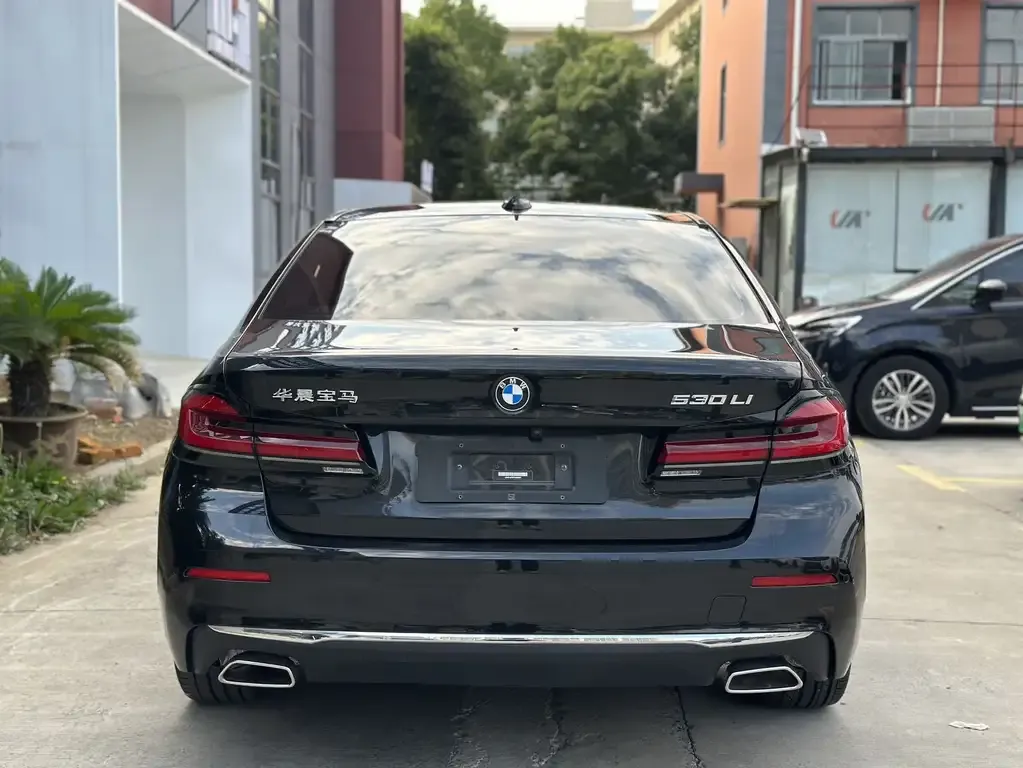 BMW 5 Series — фото 5