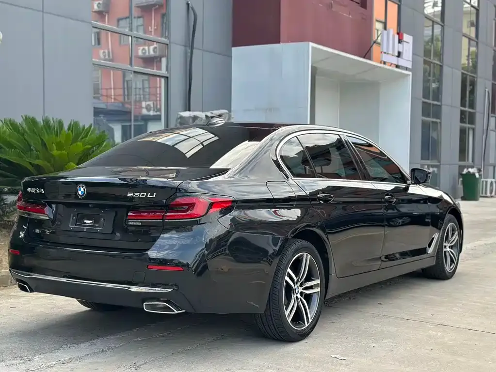 BMW 5 Series — фото 6