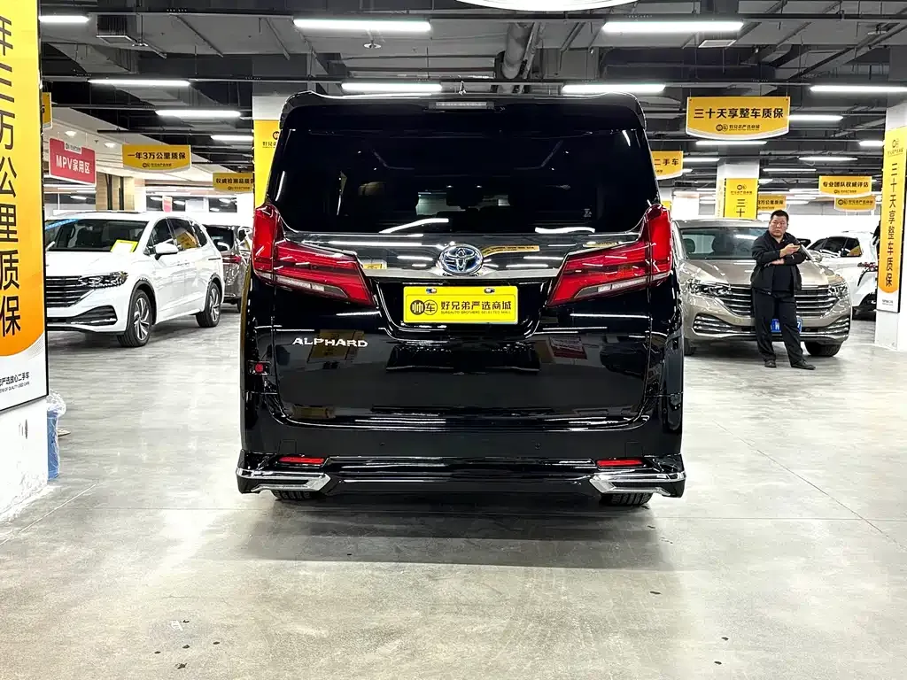 Toyota Alphard — фото 3