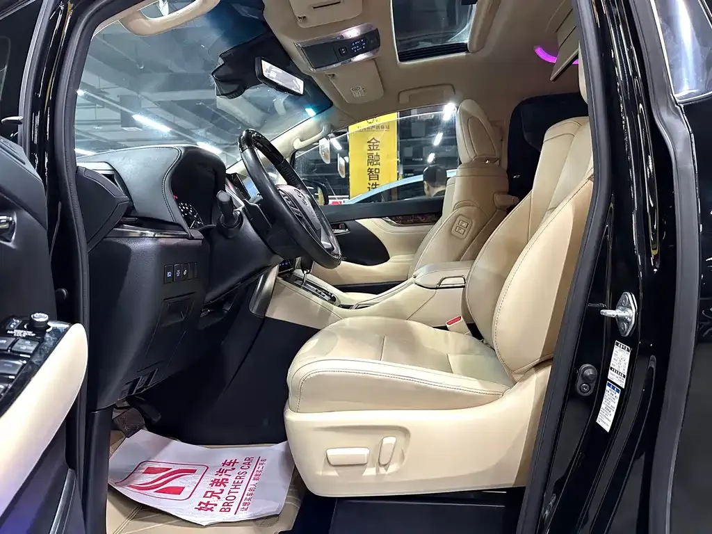 Toyota Alphard — фото 8